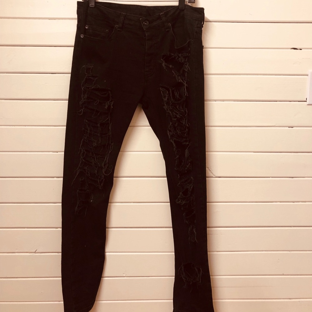Preowned TOPMAN Black ripped denim W32 L30